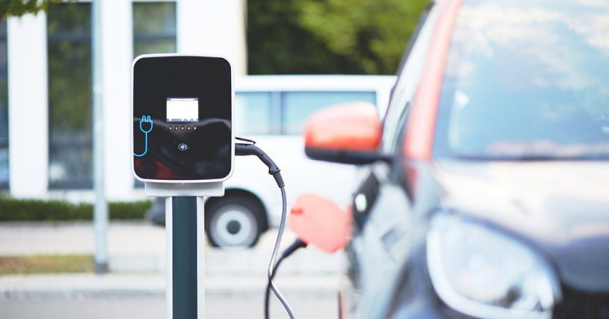 pernai-elektromobiliu-rinka-lietuvoje-augo-2,2-karto.-kokios-prognozes-ateiciai?