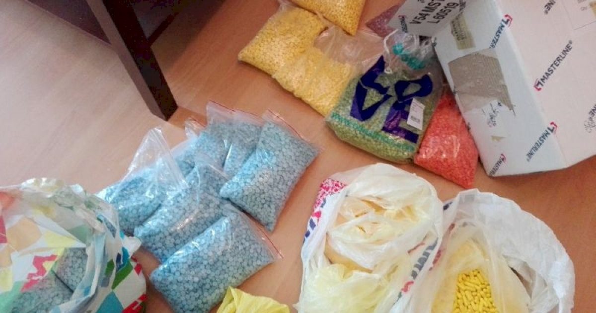 siauliu-pareigunai-uzkirto-kelia-is-siauliu-i-pasauline-rinka-patenkanciam-dopingui-ir-zmogaus-sveikatai-pavojingoms-cheminems-medziagoms-(video)