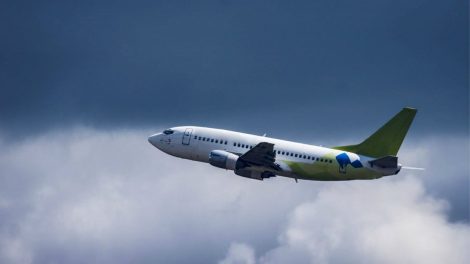 Lietuvos oro uostai primena: keleiviai turi pasirūpinti pažymomis dėl COVID-19 testo ne tik lietuvių kalba
