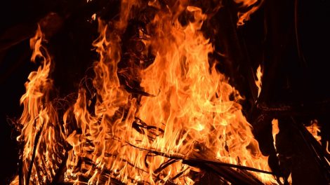 Sostinės sandėliukuose gaisrą sukėlusio ir merginą pražudžiusio vyro byla perduota teismui