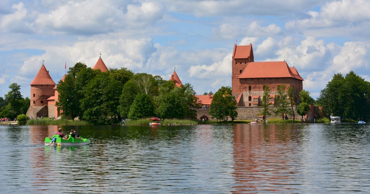 nukentejes-turizmo-sektorius-gali-naudotis-ivairiapusemis-pagalbos-priemonemis