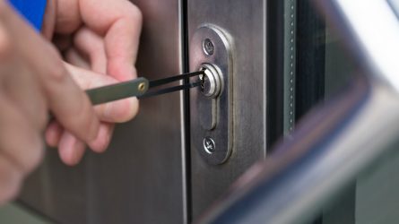 5 situacijos, kuomet laikas keisti namų durų spyną