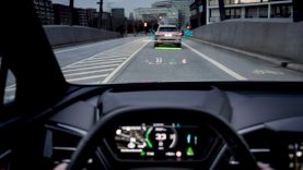 Naujas elektrinio mobilumo matmuo: „Audi Q4 e-tron“ pristato naują salono išvaizdos ir valdymo etaloną