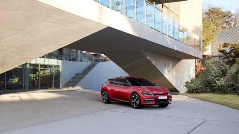 „Kia“ pristato naujos kartos elektromobilį EV6