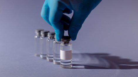 Į Lietuvą pradėta tiekti „Janssen“ vakcina nuo koronaviruso, kurios užteks tik vienos dozės