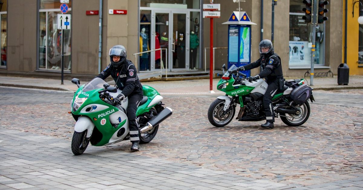 klaipedos-apskrities-keliu-policija-jau-pradejo-patruliuoti-ir-tarnybiniais-motociklais
