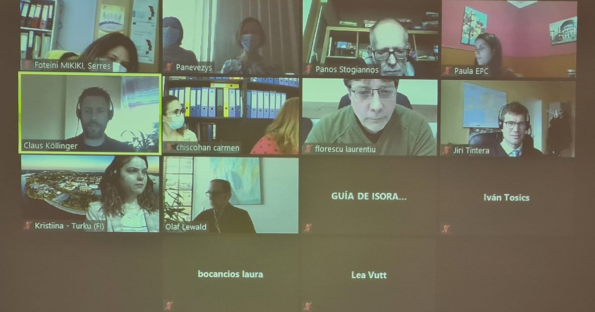 202104.22-::-virtualus-tarptautinio-projekto-„erdves-zmonems“-partneriu-susitikimas