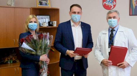 Profesinės šventės proga pasveikinti Alytaus miesto medicinos darbuotojai