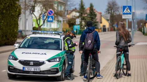 Visoje Klaipėdos apskrityje – sustiprintas policijos pareigūnų dėmesys eismo dviračiais ir paspirtukais saugumui