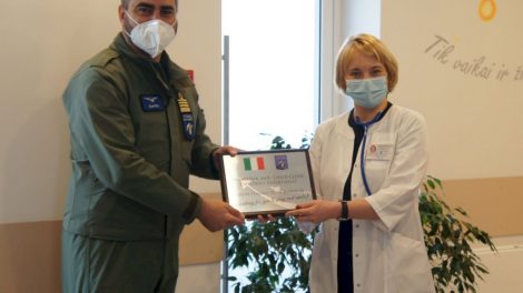 NATO karių parama Vaikų ligų klinikos pacientams