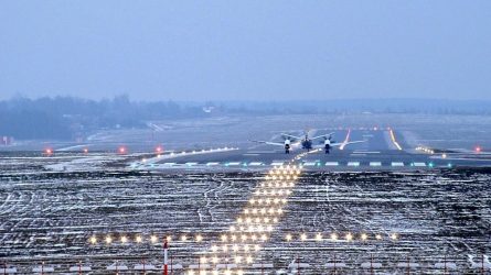 Aviacijos vasaros sezonas: gegužę Lietuvos oro uostuose bus vykdoma beveik 40 tiesioginių maršrutų