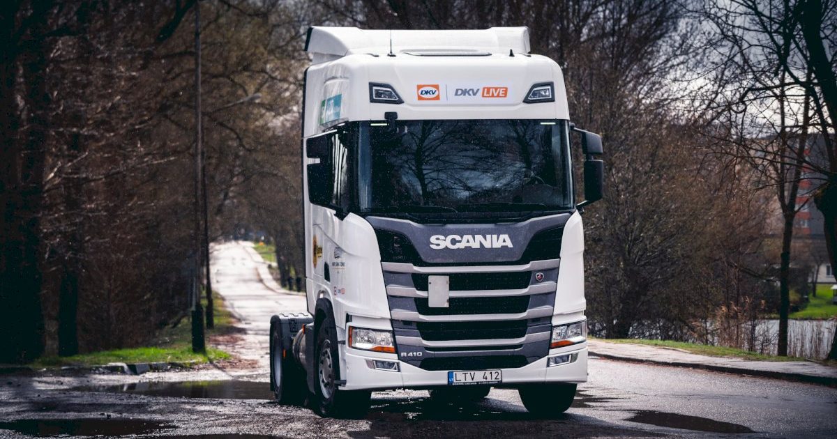 „dkv-live-metu-sunkvezimio“-konkurse-dujinis-„scania-r“-irodys,-kad-gali-aplenkti-dyzelinius-vilkikus