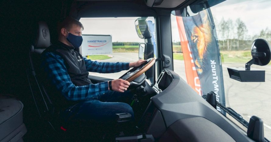 „DKV LIVE Metų sunkvežimio“ konkurse pirmą kartą Lietuvoje patikrintas svarbiausias sunkiasvorių saugumo rodiklis