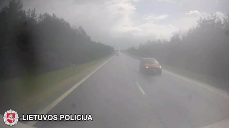 „Kelių gaidelis“ įkliuvo Trakų rajono policijai (video)