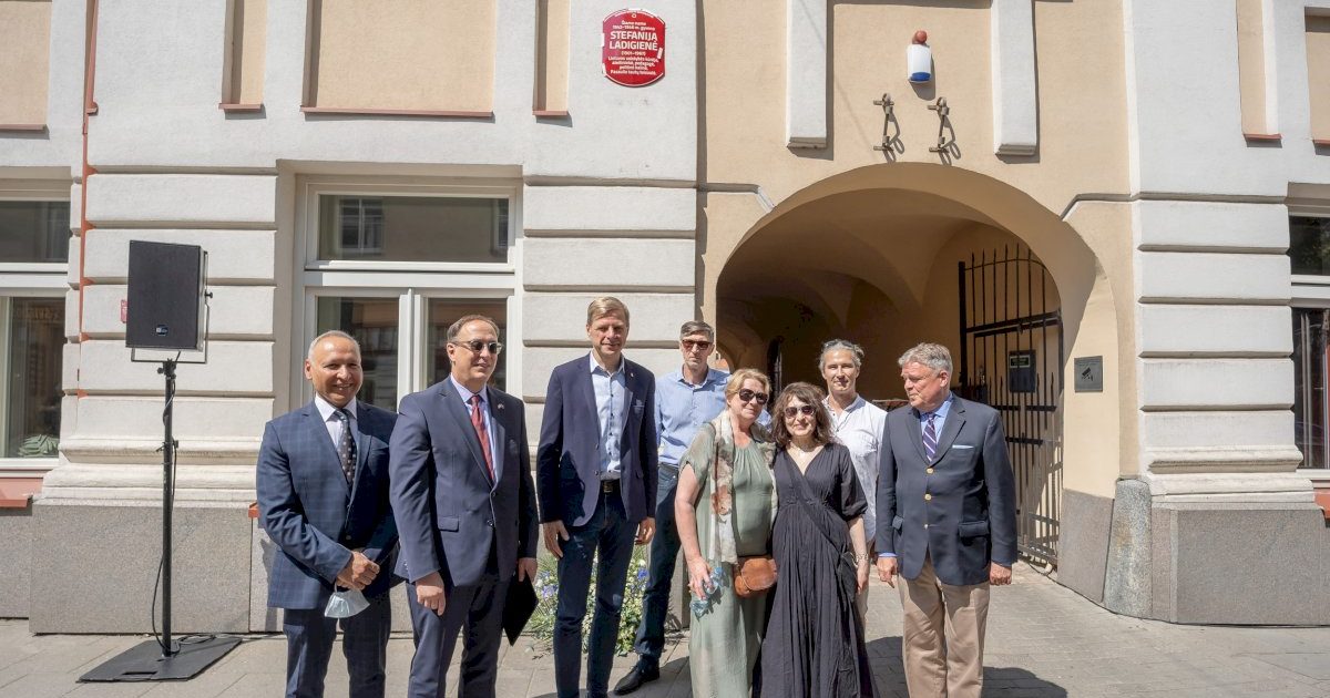 vilniuje-pagerbta-visuomenes-veikeja-ir-pasaulio-tautu-teisuole-s.-ladigiene