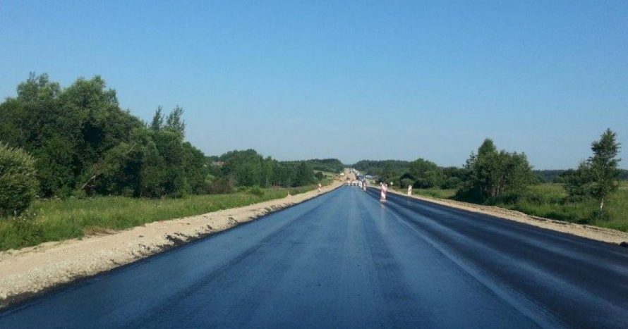 Užsitęsę karščiai veikia asfalto dangą – rekomenduojama vairuoti atidžiau ir laikytis saugaus atstumo