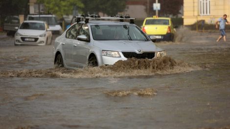 Kaip pastebėti vandens ar potvynio apgadintą transporto priemonę?