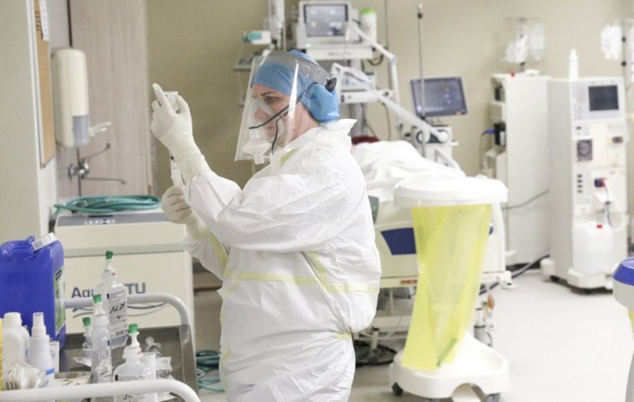 Respublikinėje Šiaulių ligoninėje daugėja COVID-19 pacientų – gali nukentėti planinės paslaugos