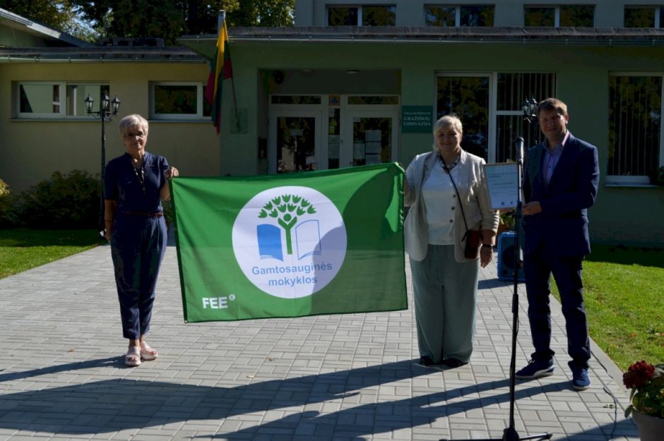 Gražiškių gimnazija buvo apdovanota trečiąja Žaliąja vėliava