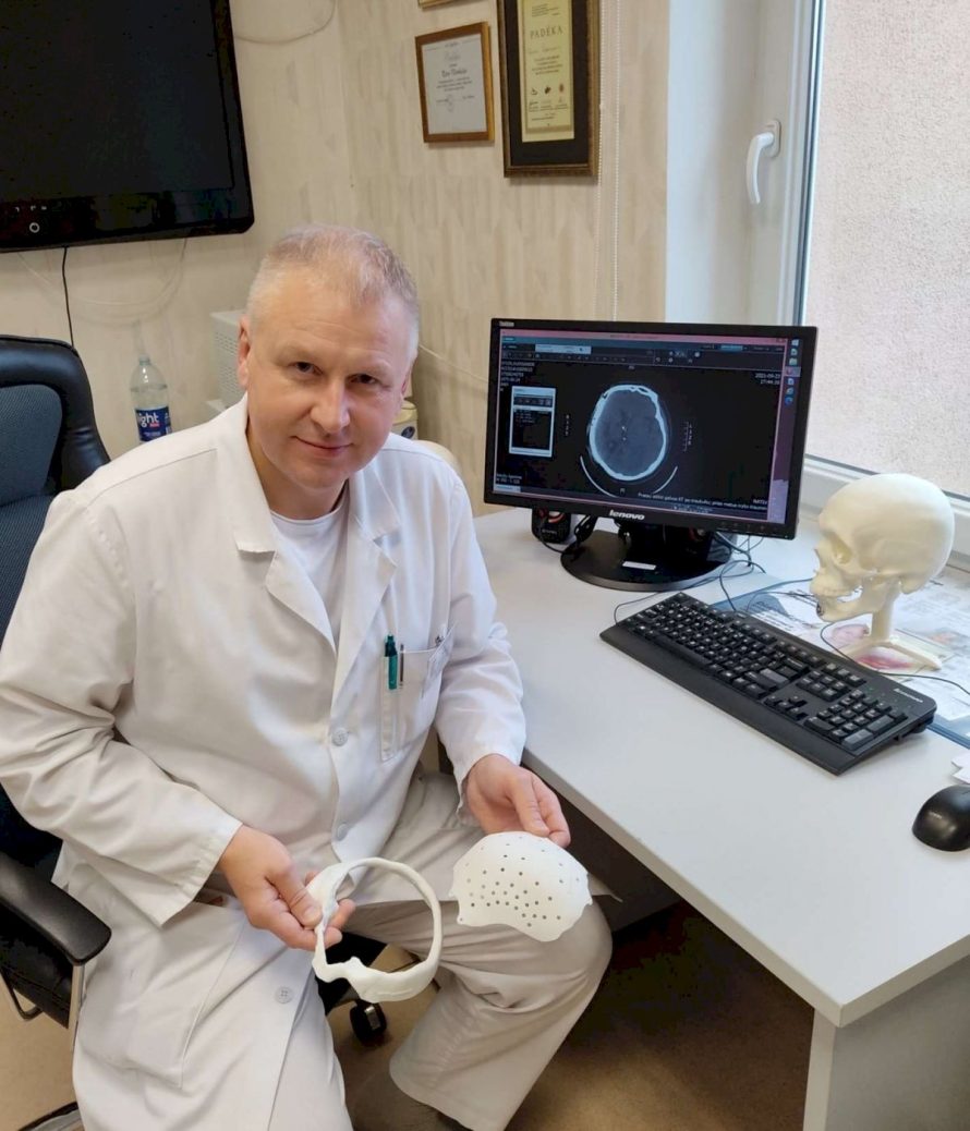 Respublikinės Šiaulių ligoninės neurochirurgai pirmą kartą panaudojo individualų kranialinį implantą