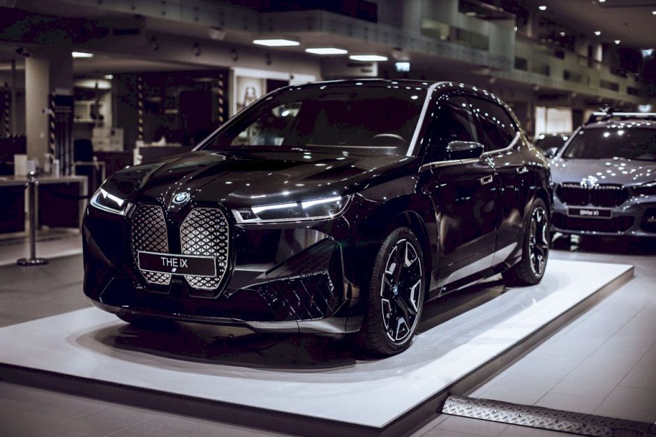 Lietuvoje debiutuoja naujos eros BMW elektromobilis – „BMW iX“
