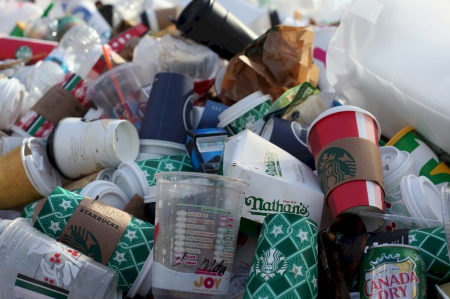 Vienkartinį plastiką turės keisti tvarios alternatyvos