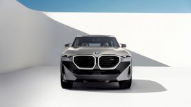 BMW pristatė galingo, prabangaus visureigio XM koncepciją