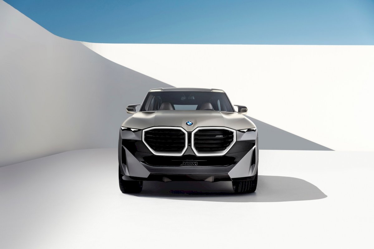 bmw-pristate-galingo,-prabangaus-visureigio-xm-koncepcija