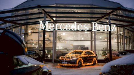 Užfiksavo šventinį rekordą – ant C klasės „Mercedes-Benz“ įžiebė 2968 vnt. kalėdinių lempučių
