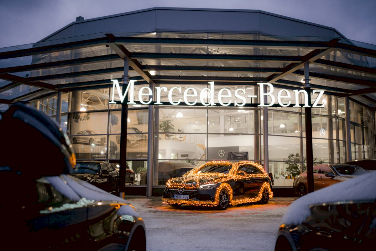 uzfiksavo-sventini-rekorda-–-ant-c-klases-„mercedes-benz“-iziebe-2968-vnt.-kalediniu-lempuciu