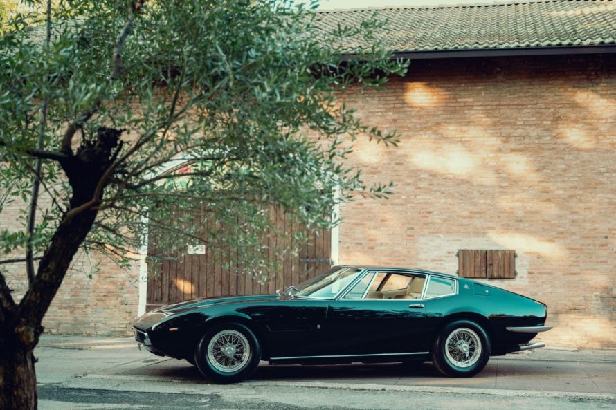 Pirmasis „Maserati Ghibli“ – naujos dizaino kalbos ir brutalaus sportiškumo mišinys