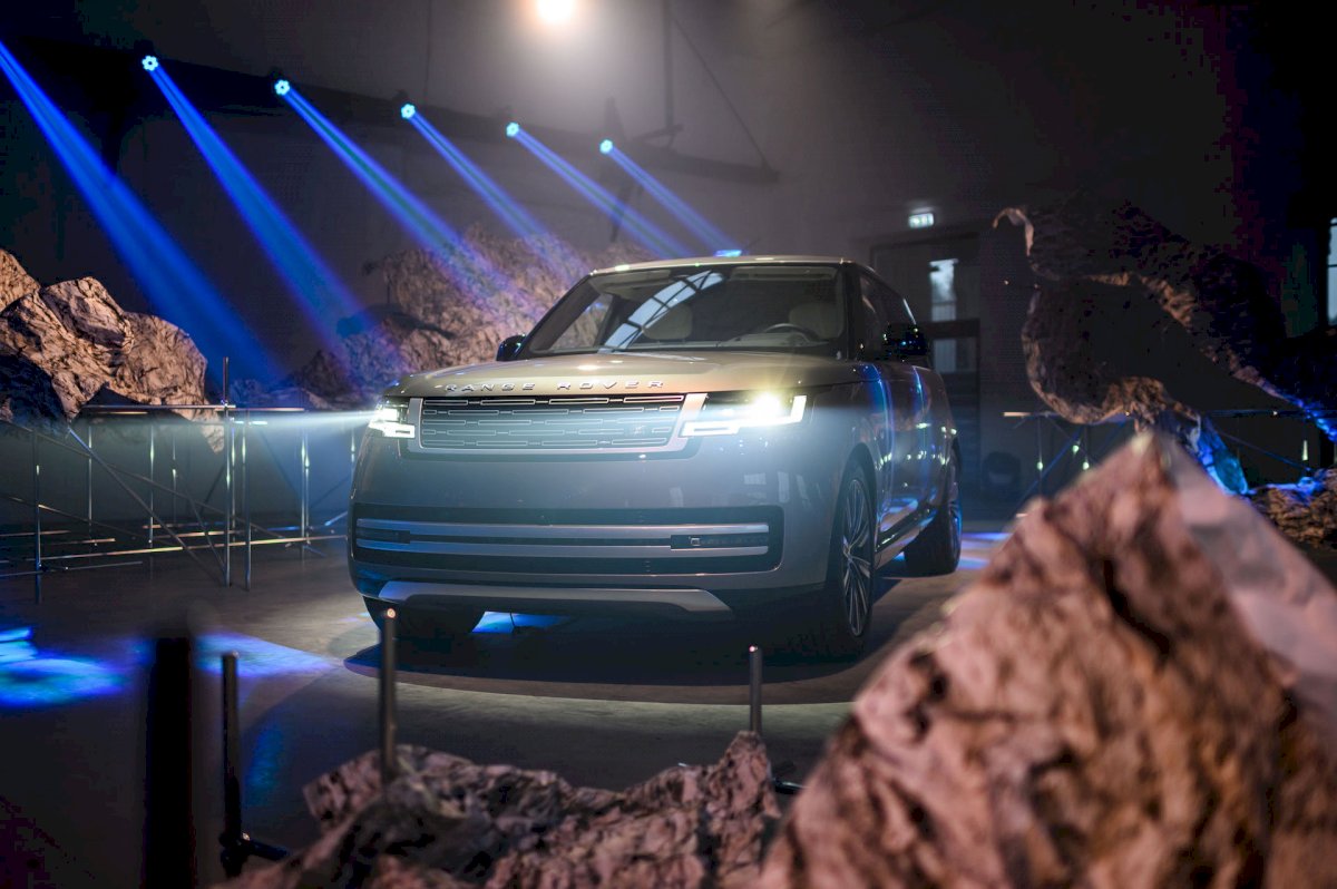 vilniuje-ispudingai-pristatytas-naujasis-„range-rover“