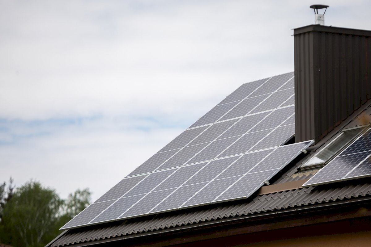 norintiems-mazesniu-saskaitu-uz-elektra-–-5,3-mln.-euru-paskata-tapti-gaminanciais-vartotojais