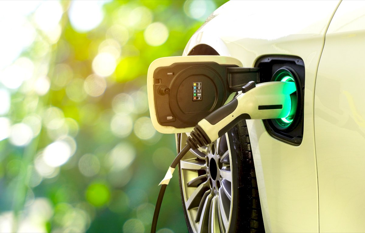 gamintojo-deklaruojamos-ir-tikros-elektromobiliu-energijos-sanaudos:-apgaule-ar-realybe?