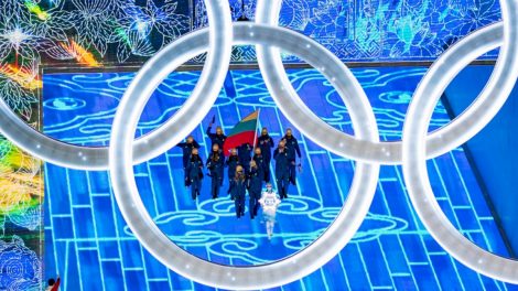 Pekine vėl liepsnoja olimpinė ugnis: atidarytos žiemos žaidynės