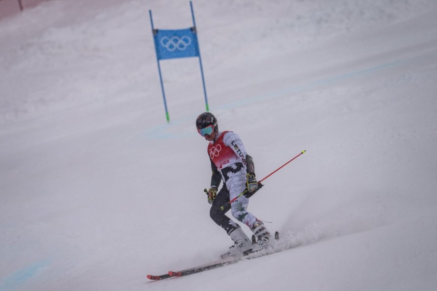 Lietuvos kalnų slidininkas krito pūgos talžomoje Ledinės upės olimpinėje trasoje