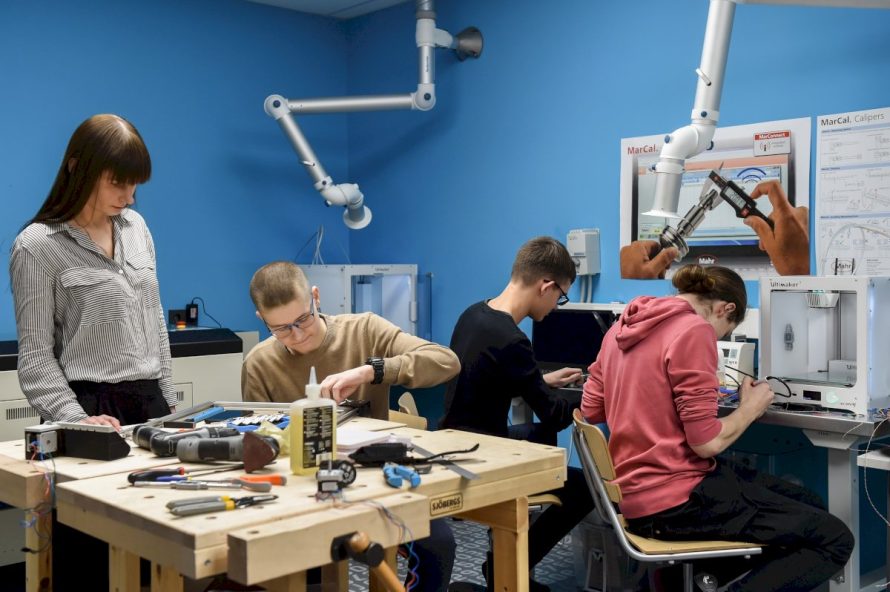Robotikos centro „RoboLabas“ ugdytiniai nenustoja stebinti talentais