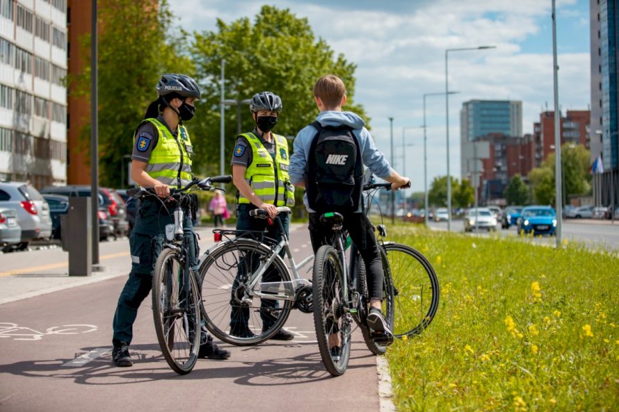 Klaipėdos apskrities pareigūnai ragina dviračiais ir paspirtukais pramogauti saugiai