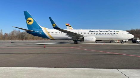 Šiaulių oro uostas neatlygintinai priėmė pirmąjį Ukrainos avialinijų boingą, pasirūpinta ir įgula