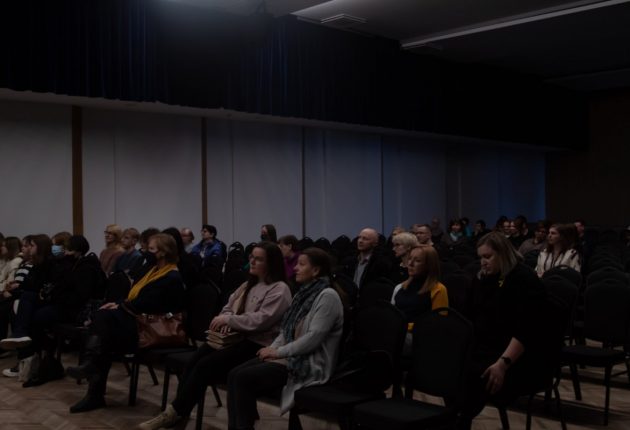 Šiaulių kultūros centre žiūrovai išvydo filmą „Mėlyna kaip apelsinas žemė“ bei diskutavo su filmo herojėmis – Tado Jurevičiaus nuotraukos