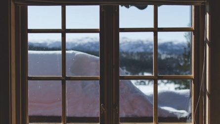 Mediniai langai - stilingas Jūsų namo fasado puošybos elementas
