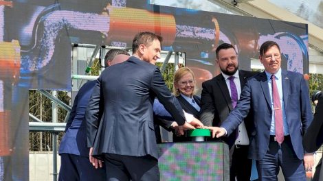 Oficialiai atidarytas Lietuvą ir Lenkiją sujungiantis dujotiekis GIPL