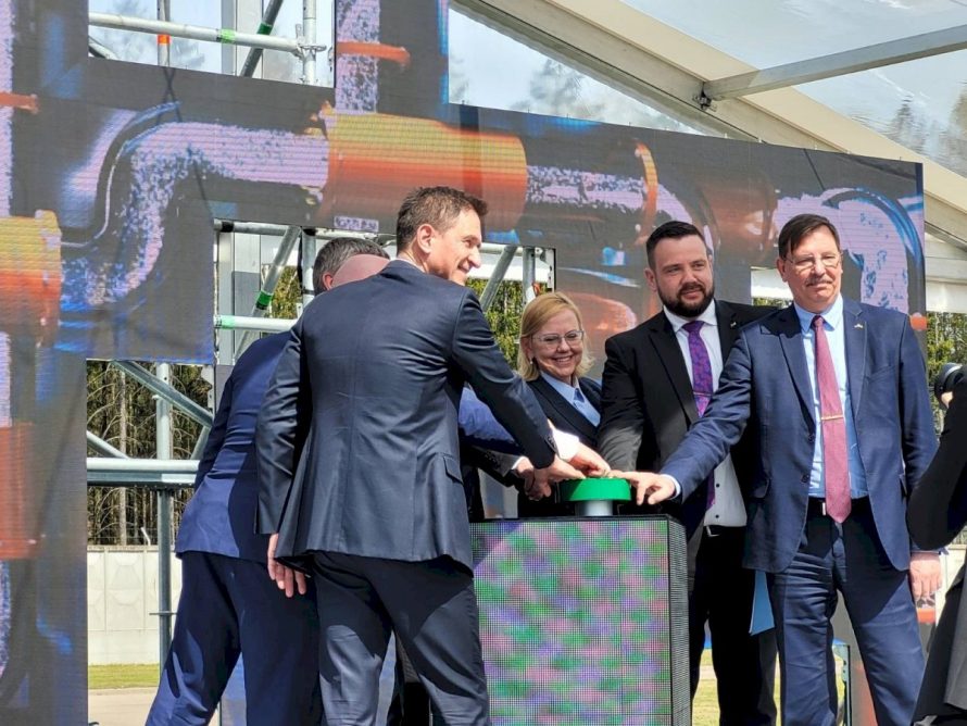 Oficialiai atidarytas Lietuvą ir Lenkiją sujungiantis dujotiekis GIPL