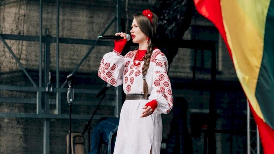 Ukrainos dienas vainikuojančiame koncerte – jautri ukrainietės aktorės daina 