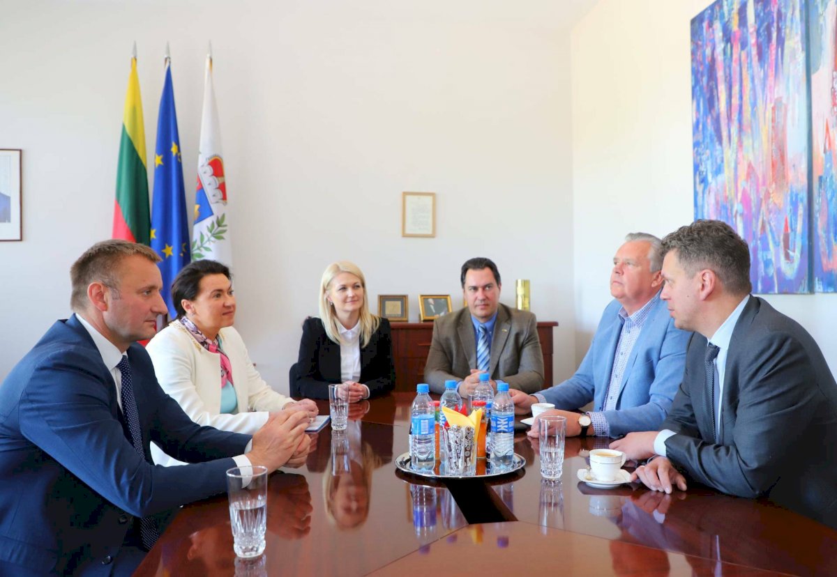 siauliu-gydymo-istaigu-vadovu-ir-miesto-mero-diskusiju-demesys-–-skubiosios-medicinos-pagalbos-prieinamumo-gerinimui