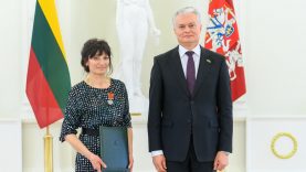 Ordino „Už nuopelnus Lietuvai“ medaliu apdovanota šiaulietė globėja