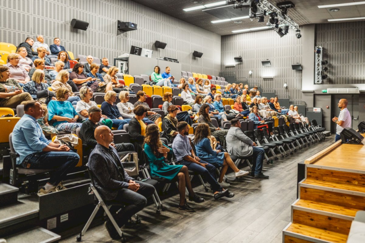 lietuvos-pedagogai-gilino-zinias-pirmajame-olimpiniu-vertybiu-ugdymo-programos-regioniniame-forume