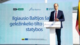 „Rail Baltica“ tiesiama Latvijos link: simboliškai pažymėtos išskirtinio geležinkelio tilto per Nerį statybos
