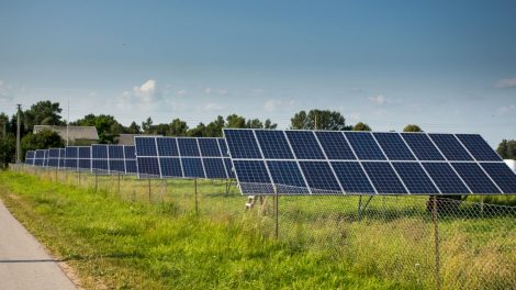Parengti aplinkosauginiai reikalavimai saulės elektrinėms paspartins jų įrengimą nedarant žalos aplinkai