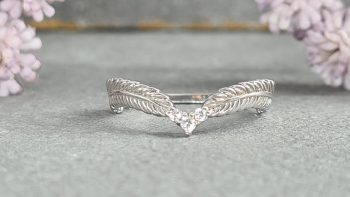 Sužadėtuvių žiedas su deimantu ar moisanitu?